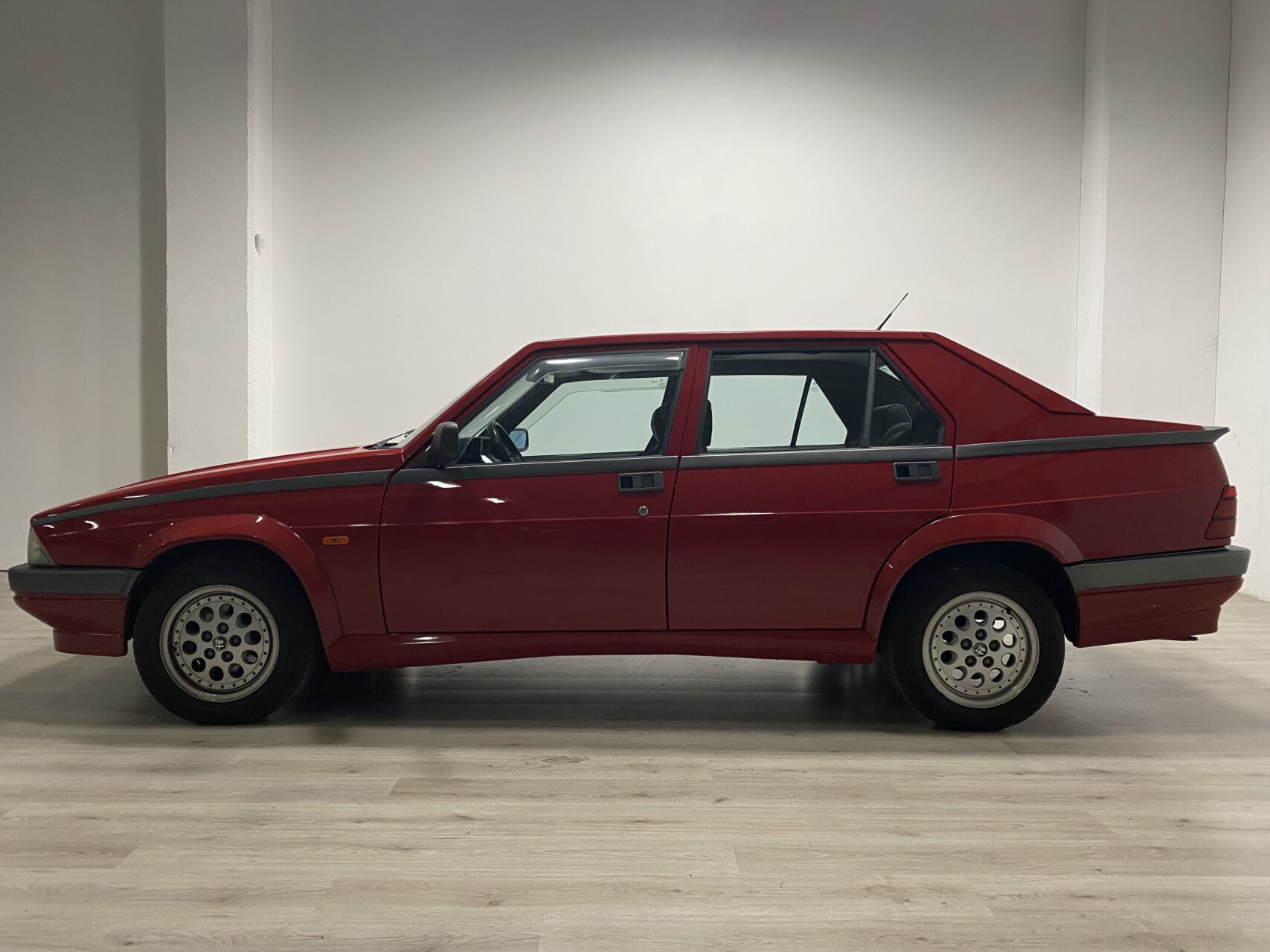 1989 Alfa Romeo 75 2.0 Twin Spark